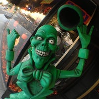 Das Foto wurde bei Halloween Town von goEastLos am 10/14/2012 aufgenommen