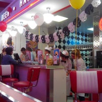 Снимок сделан в Johnny Rockets пользователем Павел Т. 11/4/2013