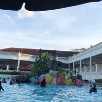 Photo taken at Swimming Pool @ Tanjung Puteri Resort by jeeha f. on 2/5/2019