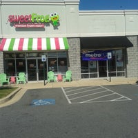 Photo taken at sweetFrog by Phinesse D. on 9/20/2013