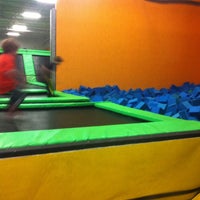 Photo prise au AirMaxx Trampoline Park par David H. le12/15/2012