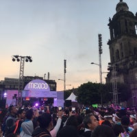 Photo taken at Maratón CDMX Telcel 2017 - Salida by Raul L. on 8/26/2018