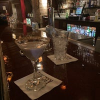 Foto diambil di Roxy&amp;#39;s Bar &amp;amp; Lounge oleh Holli L. pada 4/6/2021