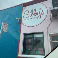 Photo taken at Sibby&amp;#39;s Cupcakery by Edgar A. on 12/12/2020
