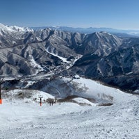 Photo taken at 苗場スキー場筍山山頂 by Atsushi K. on 2/3/2019