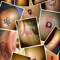 รูปภาพถ่ายที่ The House of Ink Tattoo โดย Mrkartoons G. เมื่อ 12/29/2012