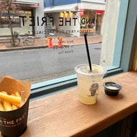 Photo taken at AND THE FRIET by Yoshihiro on 11/1/2021