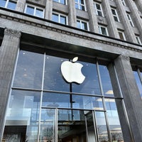 Photo taken at Apple Jungfernstieg by Yoshihiro on 3/17/2023