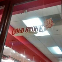 Photo taken at Cold Stone Creamery by Ingrid D. on 9/12/2014