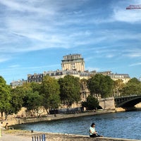 Photo taken at Square du Quai de la Seine by Joel G. on 8/29/2016