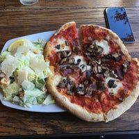 9/12/2016 tarihinde Brian K.ziyaretçi tarafından Elemental Pizza in Tacoma'de çekilen fotoğraf