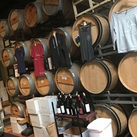 3/20/2017에 Wade C.님이 Carruth Cellars Winery on Cedros에서 찍은 사진