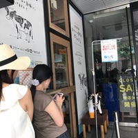 Photo taken at Cafe manduka by kiyo s. on 7/17/2017