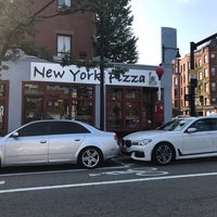 Photo prise au New York Pizza - South End par Tanya Mitchell G. le7/20/2019