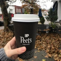 Foto tomada en Peet&amp;#39;s Coffee &amp;amp; Tea  por Jesika M. el 11/6/2018
