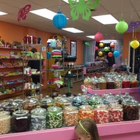 Foto tirada no(a) Life is Sweet Candy Store por Jesika M. em 7/29/2015