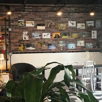 Foto diambil di Sofá Café oleh Jesika M. pada 3/9/2018