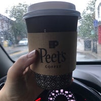 Foto tomada en Peet&amp;#39;s Coffee &amp;amp; Tea  por Jesika M. el 9/18/2018