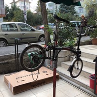 Foto tomada en Bisiklet Evim Bike &amp;amp; Cafe  por Ahmet S. el 11/17/2017