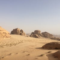 รูปภาพถ่ายที่ Wadi Rum Protected Area โดย Abhishek T. เมื่อ 5/5/2018