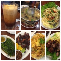 Photo taken at Ruen Pair Thai Restaurant by Meilissa on 6/8/2015
