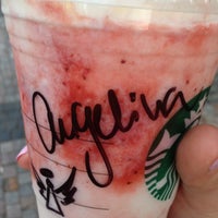 4/25/2013 tarihinde Angelina A.ziyaretçi tarafından Starbucks'de çekilen fotoğraf