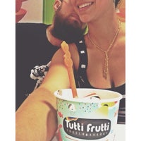 8/8/2014 tarihinde Samantha S.ziyaretçi tarafından Tutti Frutti Pinecrest'de çekilen fotoğraf