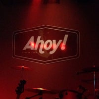 Foto tirada no(a) Ahoy! Tavern Club por Myrella S. em 1/16/2016