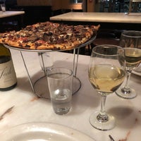 Foto diambil di Harry&amp;#39;s Italian Pizza Bar oleh Berit E. pada 5/22/2021