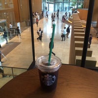 Photo taken at Starbucks Coffee 赤坂サカス店 by jiro on 10/22/2014