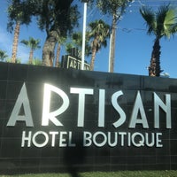 Das Foto wurde bei Artisan Hotel Boutique and Lounge von barbee am 8/1/2017 aufgenommen