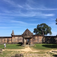 Photo taken at Preah Vihear (เขาพระวิหาร) ប្រាសាទ​ព្រះវិហារ 柏威夏廟 by なり り. on 11/14/2018