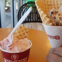 Photo taken at Cold Stone Creamery by Aracely D. on 7/2/2017