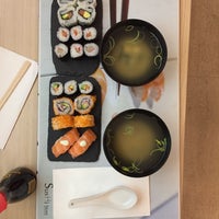 รูปภาพถ่ายที่ Sushi Store Express โดย Ricardo M. เมื่อ 1/8/2017