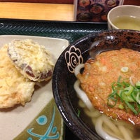 Photo taken at はなまるうどん 新橋第一ホテル前店 by takeponchi on 11/5/2012