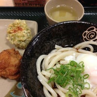 Photo taken at はなまるうどん 新橋第一ホテル前店 by takeponchi on 9/28/2012