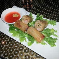 Снимок сделан в Fat Dragon Chinese Kitchen and Bar пользователем Lyndsay G. 12/13/2012