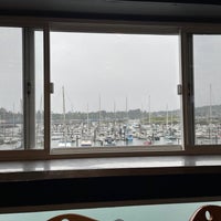 Photo taken at Rogue Ales Brewer&amp;#39;s on the Bay by Dianna 4. on 5/14/2022