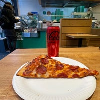 Снимок сделан в New York Pizza пользователем Dianna 4. 12/5/2023