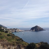 10/4/2014 tarihinde Yulya K.ziyaretçi tarafından Ischia Hotel Torre Sant&amp;#39; Angelo'de çekilen fotoğraf