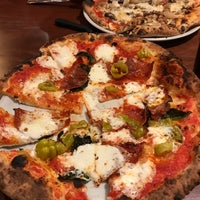 Foto diambil di Pizza Brutta oleh Bill B. pada 11/26/2016