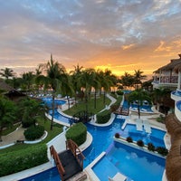 Foto diambil di El Dorado Casitas Royale Resort oleh Rob pada 1/27/2022