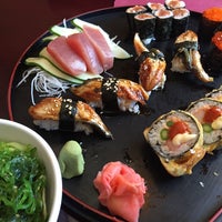 Foto tirada no(a) Yashi Sushi por Kerry M. em 6/17/2015