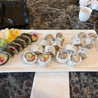 Foto scattata a Off The Hook Sushi da Daniel C. il 4/22/2022