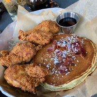 Снимок сделан в Jackson&amp;#39;s Eatery | Bar пользователем Joshua G. 9/28/2019