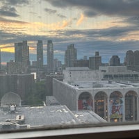 รูปภาพถ่ายที่ The Empire Hotel Rooftop โดย Joshua G. เมื่อ 5/2/2023