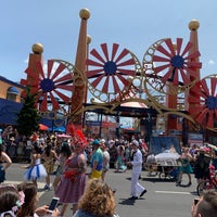 Mermaid Parade Ride - Theme Park Ride / Attraction in Coney Island