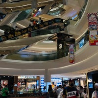 รูปภาพถ่ายที่ Tampines Mall โดย Grace เมื่อ 6/4/2021
