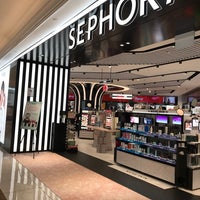 Photo taken at SEPHORA by Grace on 12/12/2019