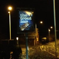 Foto tirada no(a) The Trout Inn por Valentina C. em 12/23/2012